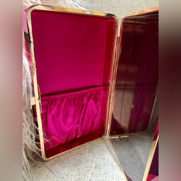 🎀Tarte Gold Makeup Case you can get it for free, with your purchase today#TARTE - Picture 6 of 13